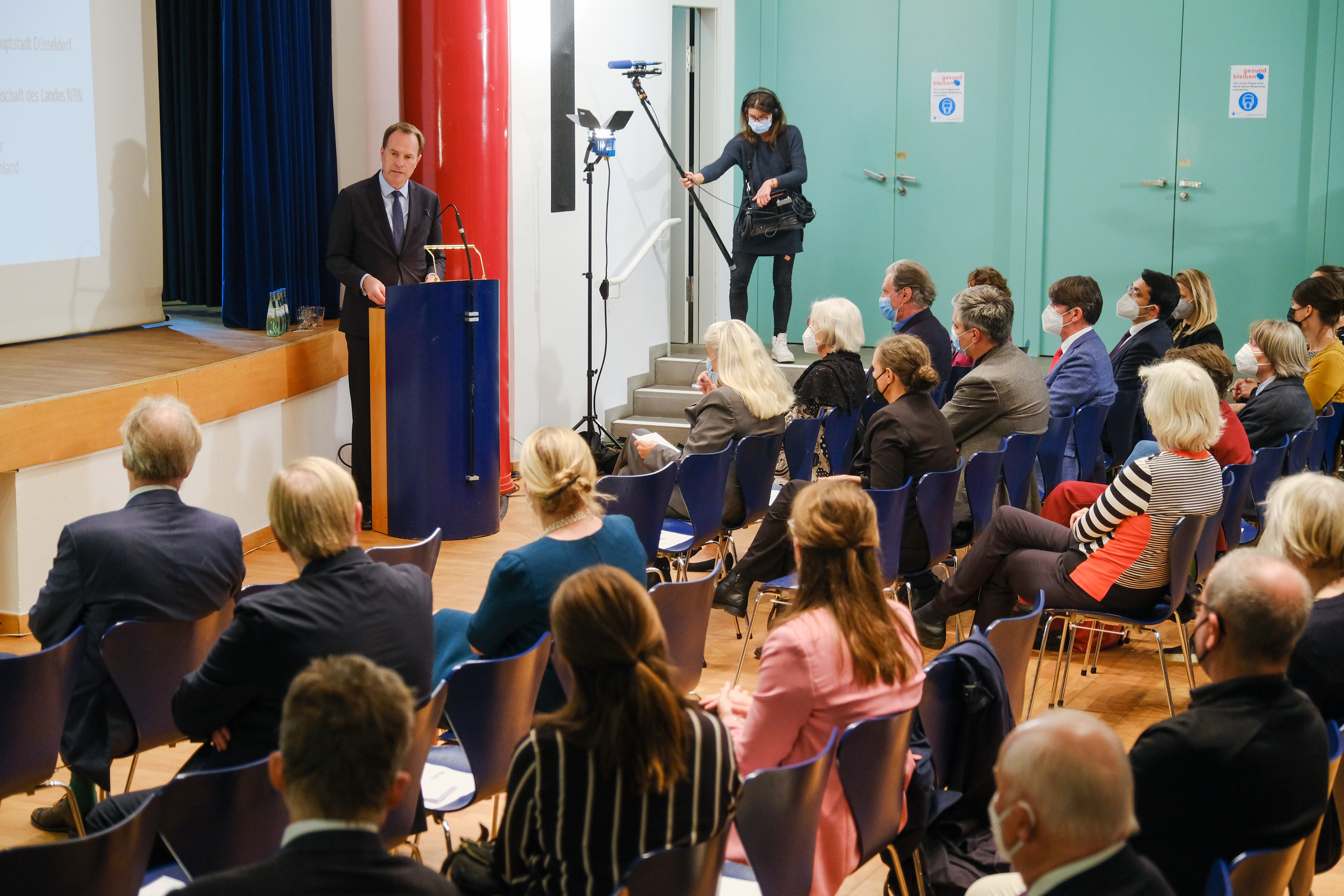 Oberbürgermeister Dr. Stephan Keller sprach zur Eröffnung der Ausstellung "Entrechtet und beraubt. Der Kunsthändler Max Stern" im Stadtmuseum © Landeshauptstadt Düsseldorf/Michael Gstettenbauer 