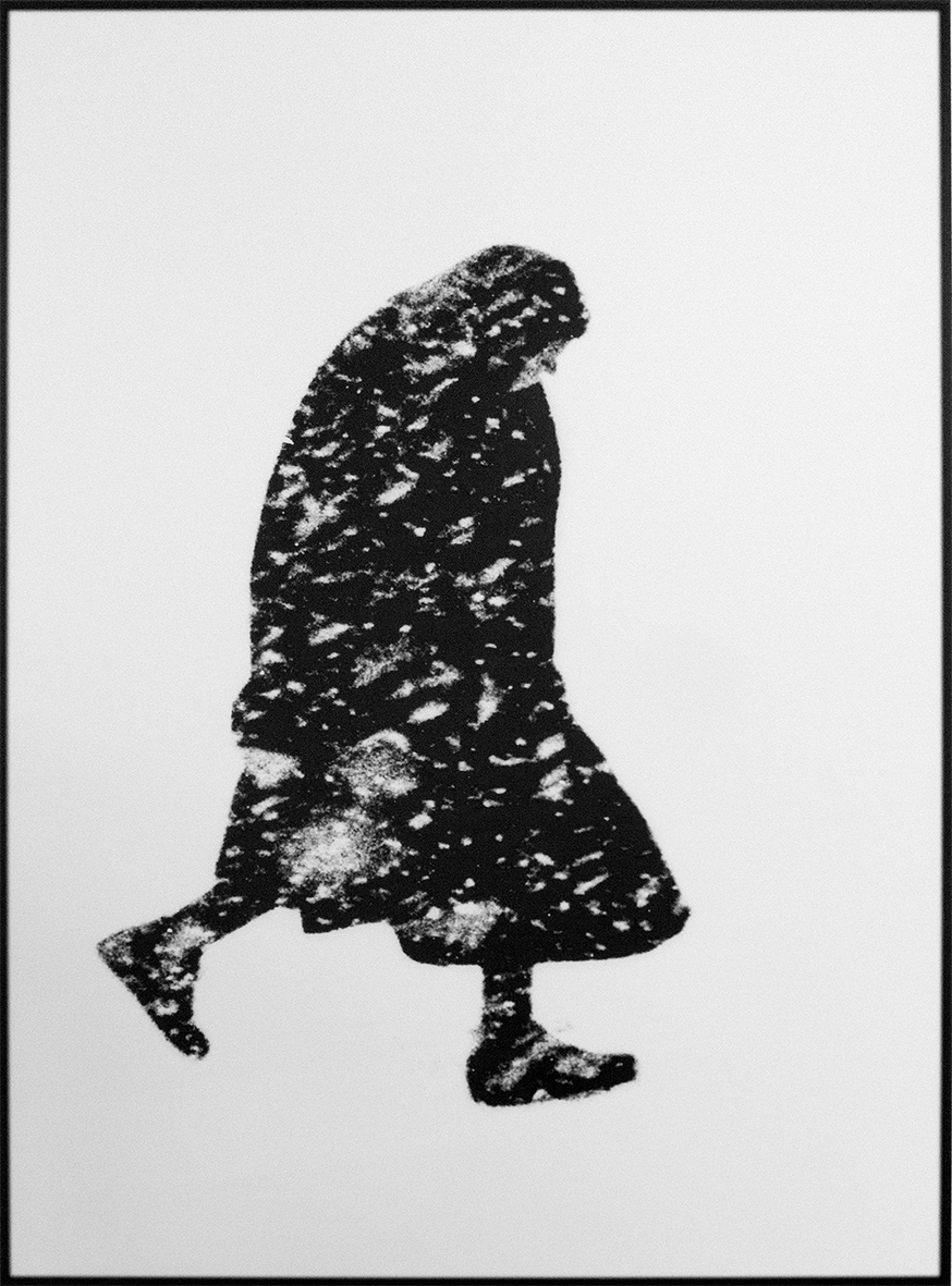 Alte Frau im Schneegestöber, Hamburg 1954 © Thomas Hoepker