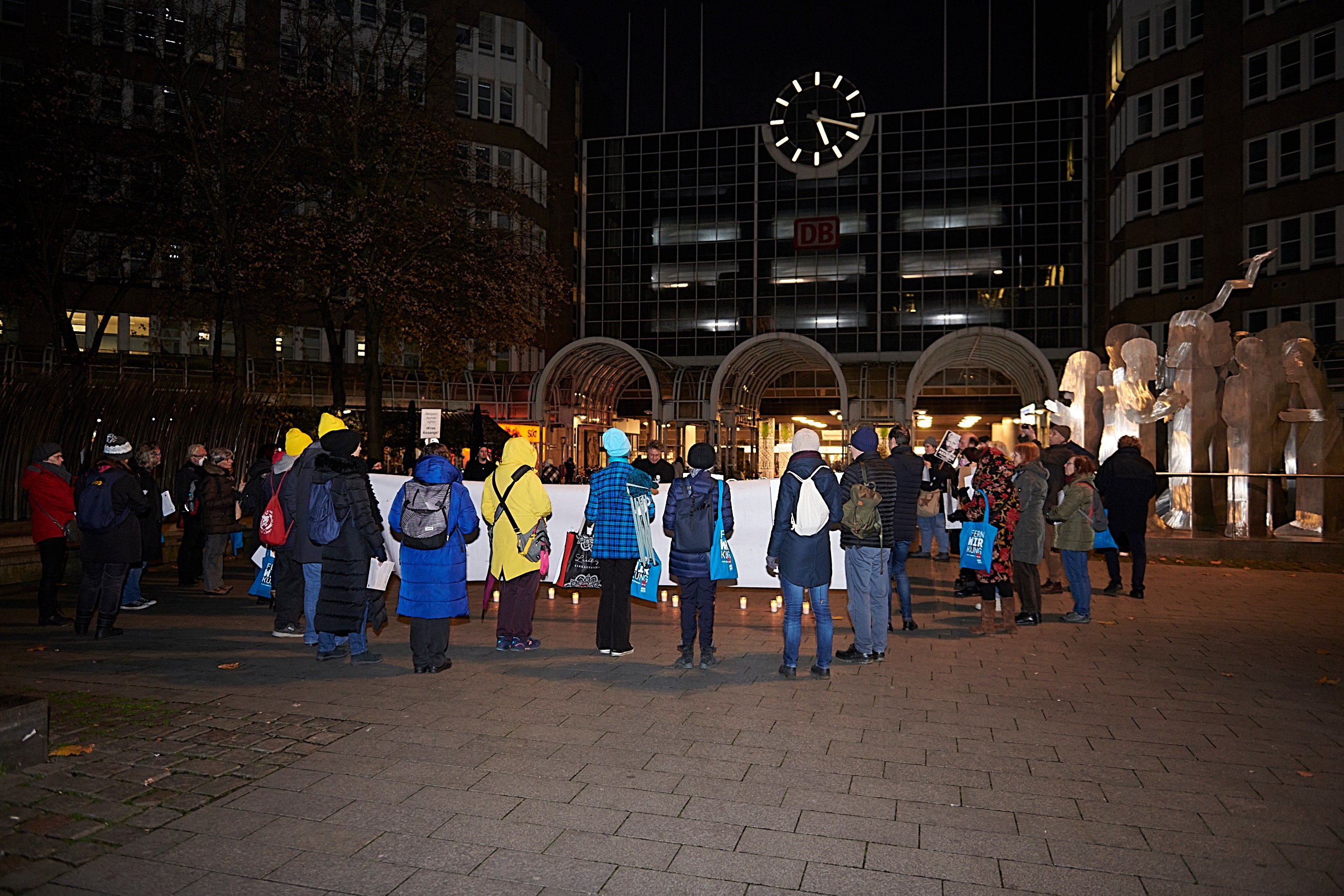 Mahnwache für Assange / Foto: Karl-Heinz Schultze 