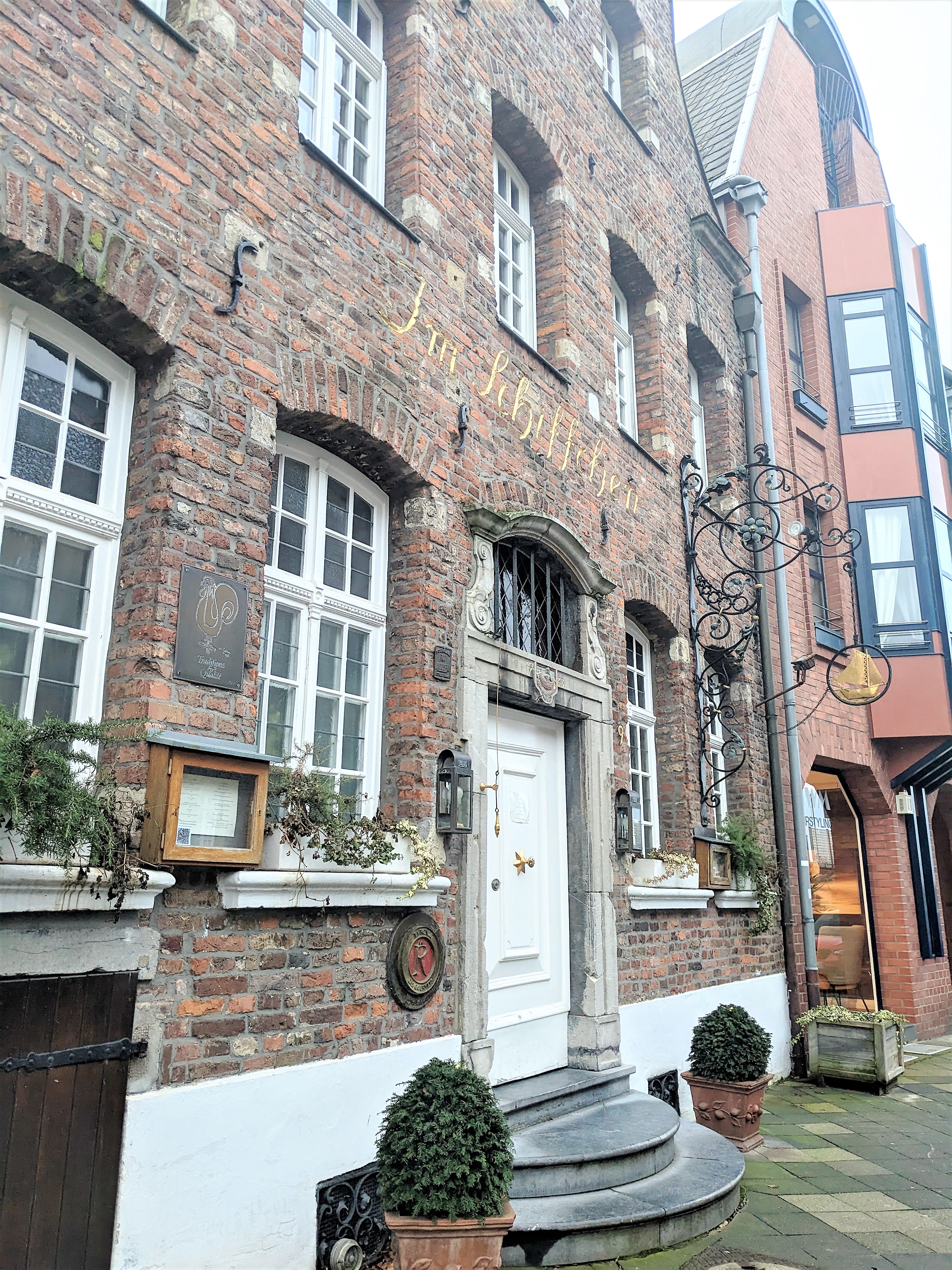 Das Sternerestaurant Im Schiffchen am Kaiserswerther Markt  ist gleich daneben / Foto © Gabriele Schreckenberg