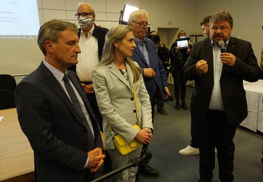 Thomas Geisel und Ehefrau mit dem Noch-Vorsitzenden der SPD Andreas Rimkus