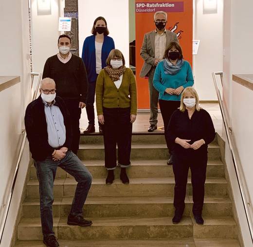 von links: Markus Raub, vorne rechts: Marina Spillner , Mitte Hakim El Ghazali, Klaudia Zepuntke und Katja Goldberg-Hammon, hinten Sabrina Proschmann und Burkhard Albes