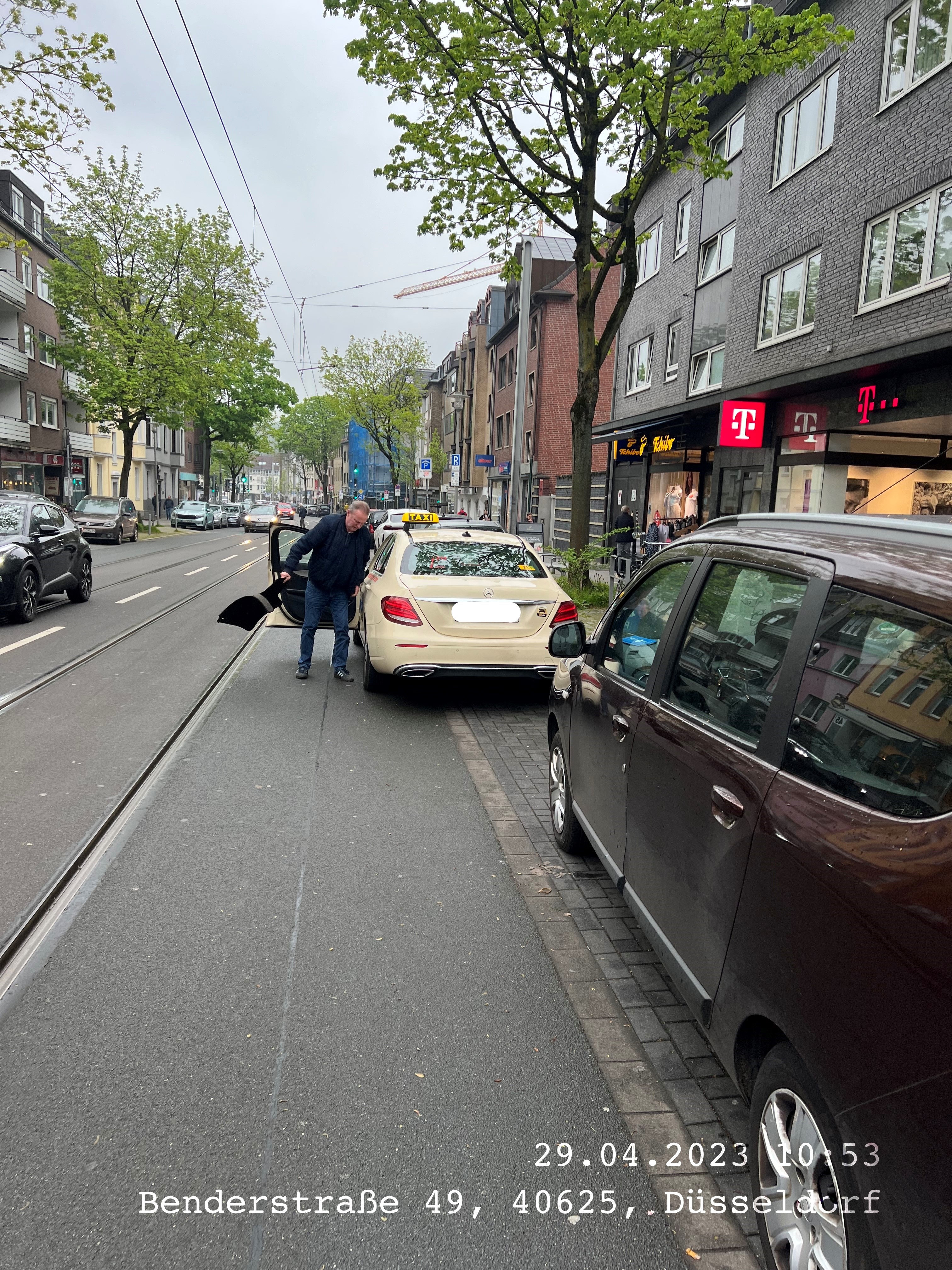 Kaum Platz auf der Benderstraße © Foto ADFC Düsseldorf 