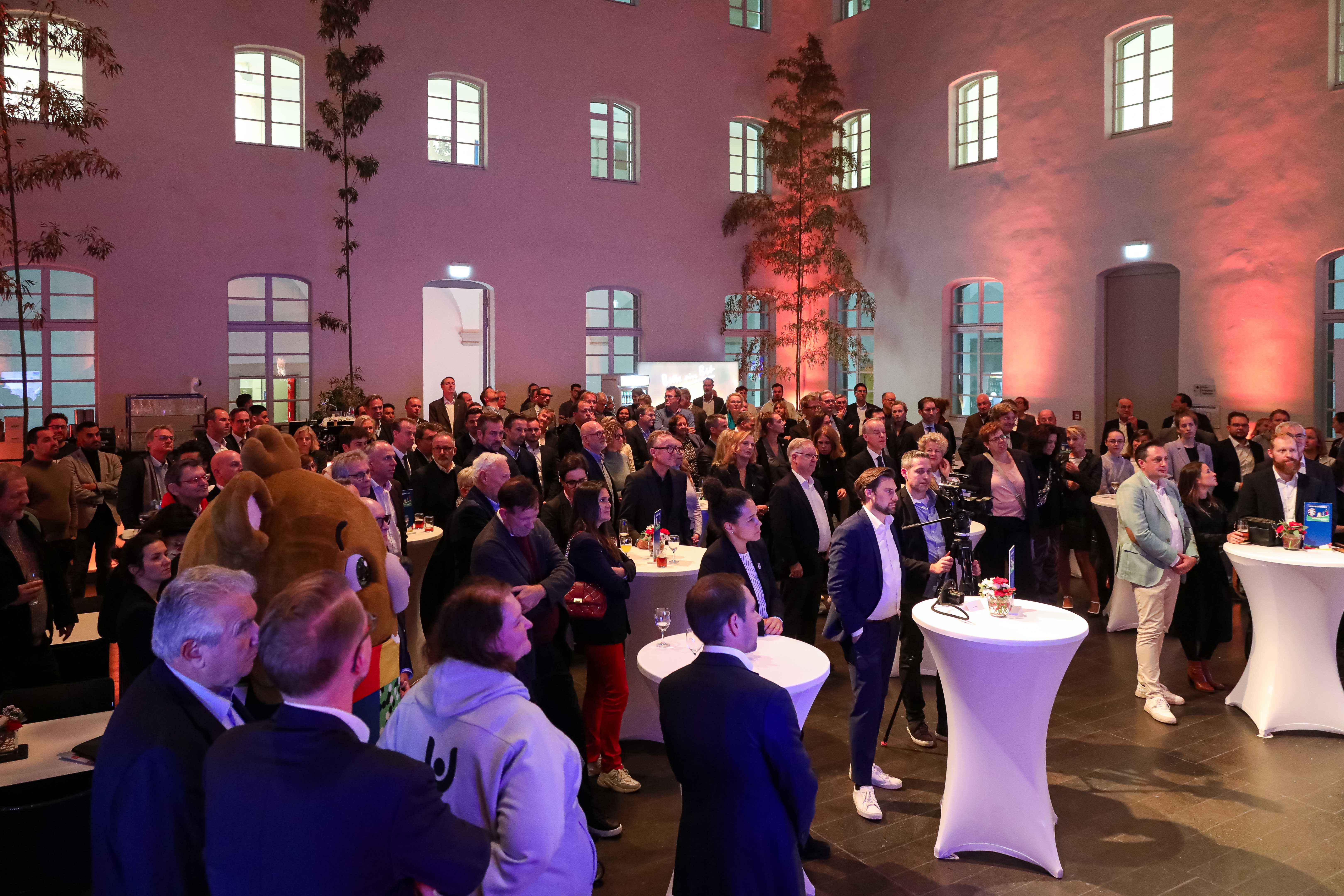 Rund 200 Gäste aus Stadt, Sport und Kultur kamen zum Empfang im Maxhaus zusammen © Foto: Landeshauptstadt Düsseldorf/Kenny Beele 