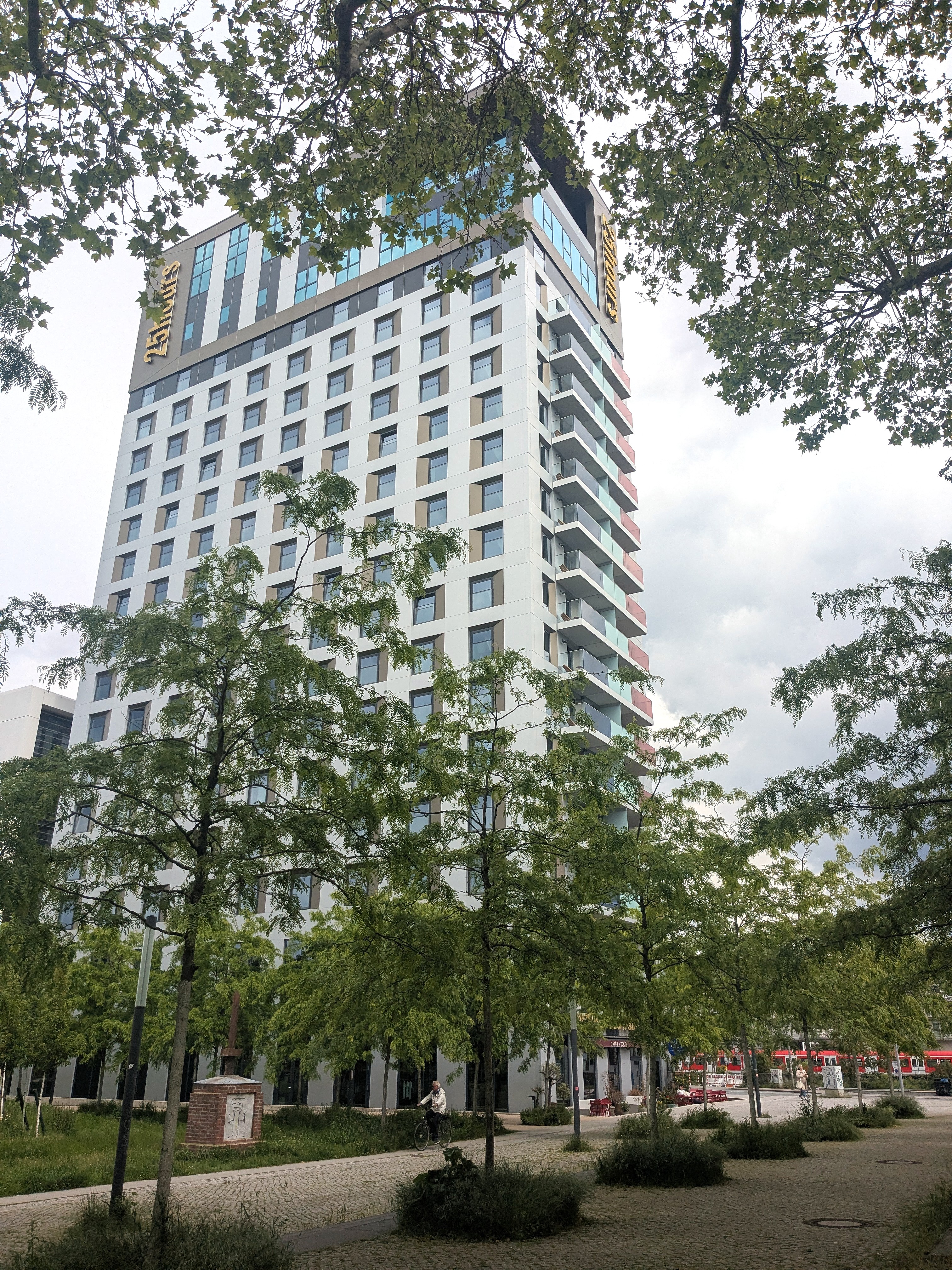 25hours Hotel Das Tour in Düsseldorf von außen