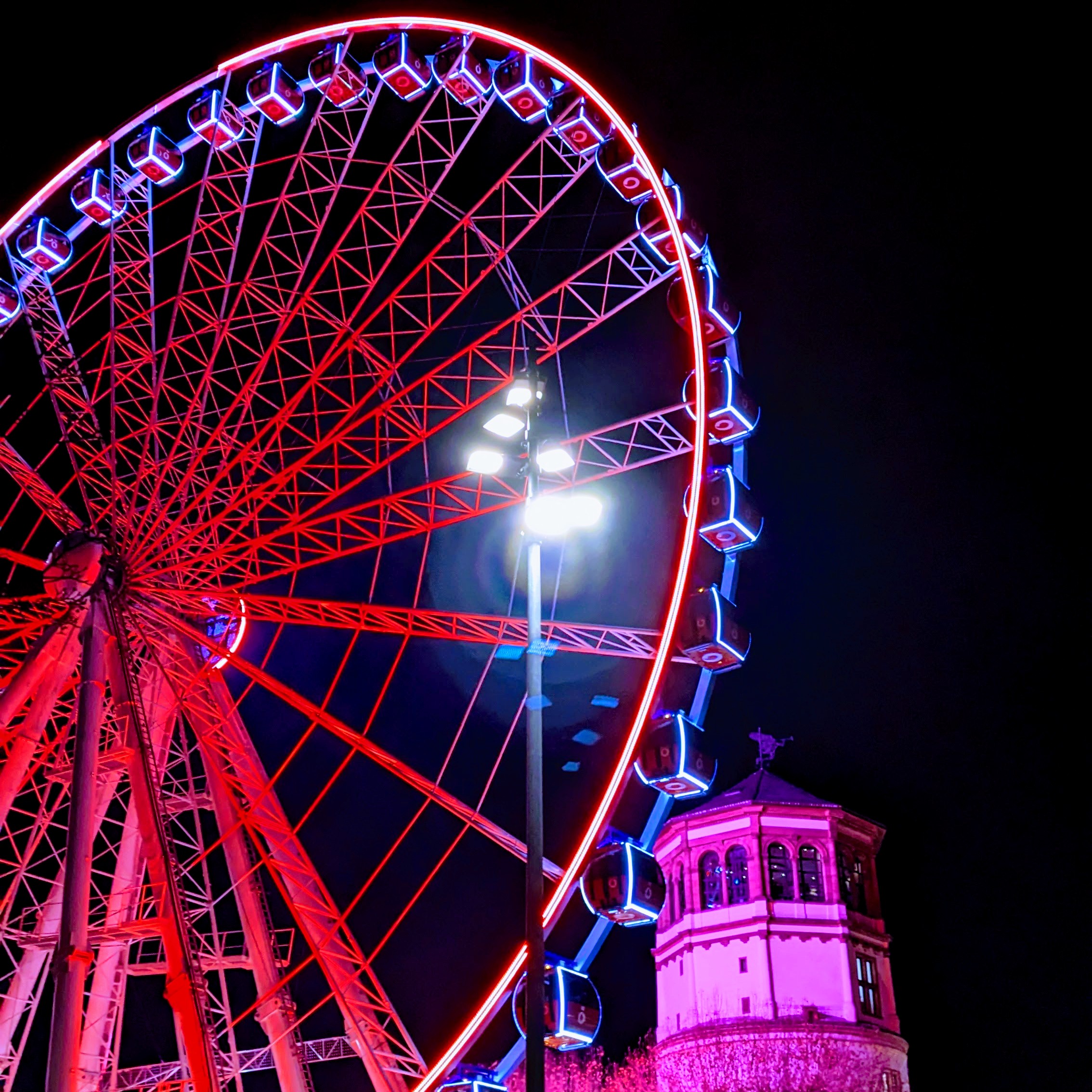 Das Riesenrad am Burgplatz in Düsseldorf / Foto © NDOZ