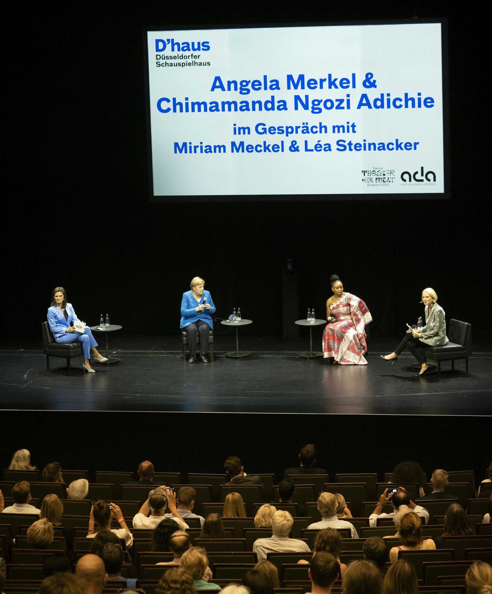 Léa Steinacker, Bundeskanzlerin Dr. Angela Merkel, Chimamanda Ngozi Adichie, Miriam Meckel / Foto © Thomas Rabsch