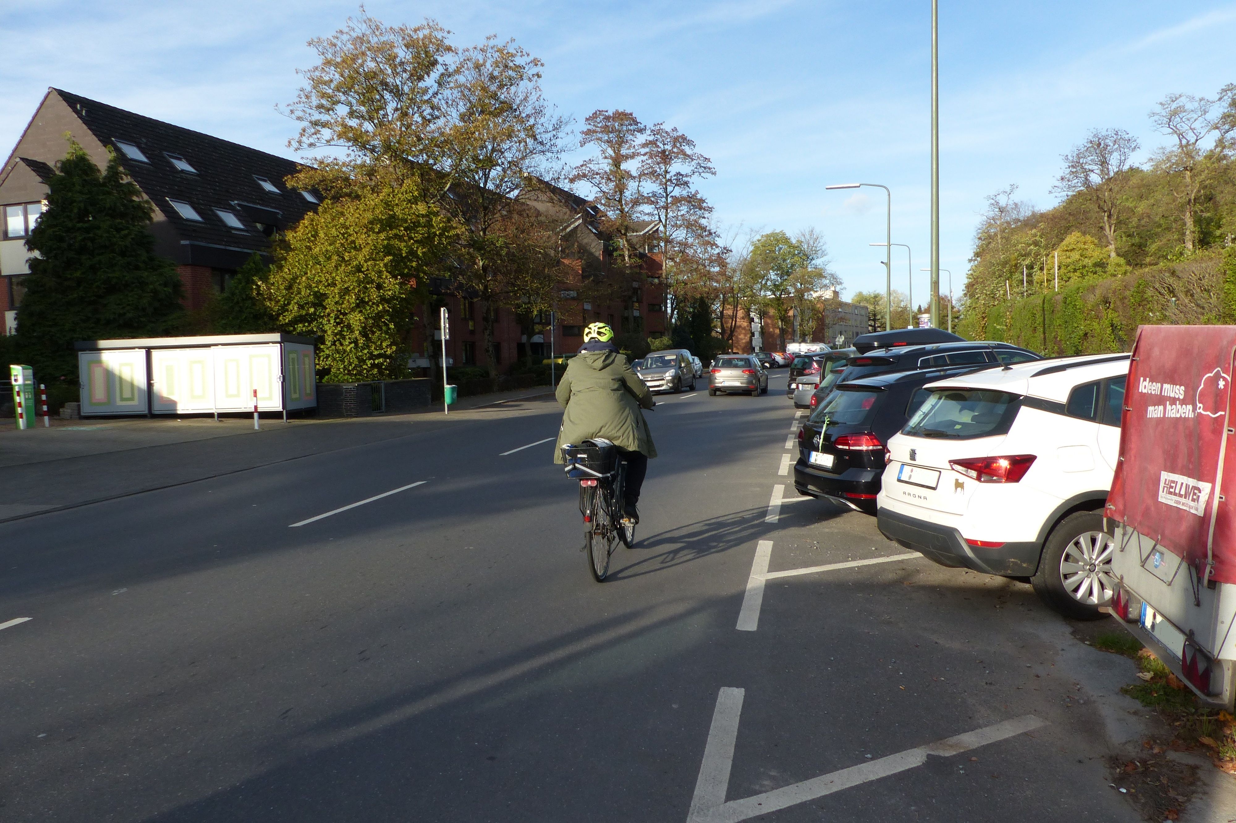 Die Torfbruchstraße ist Teil des Radhauptnetzes und eine wichtige Radverkehrsachse zwischen den Stadtteilen Gerresheim und Grafenberg © Landeshauptstadt Düsseldorf, Amt für Verkehrsmanagement 