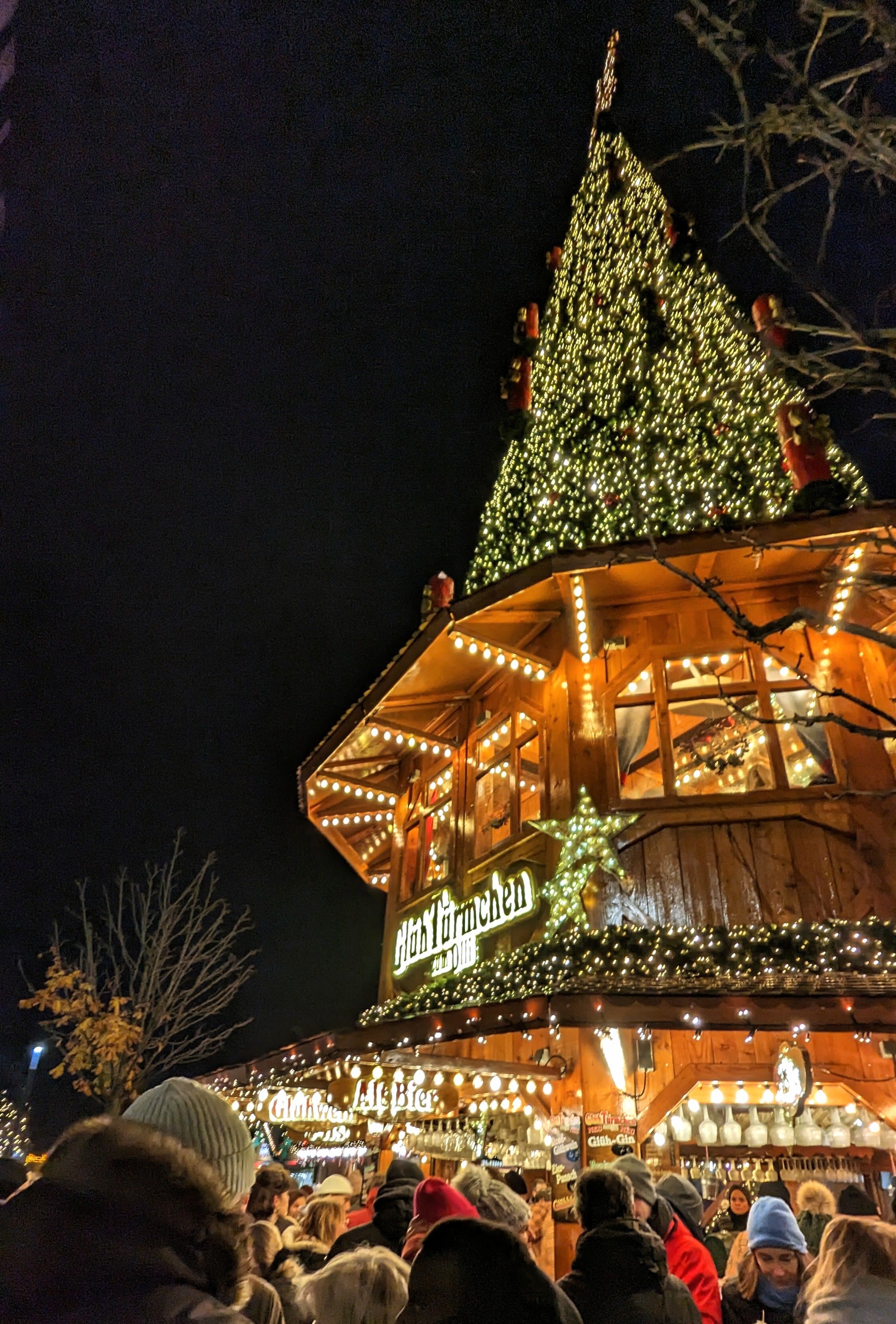 GlühTürmchen zum Olli, Düsseldorf / / Foto © Victor Scholz