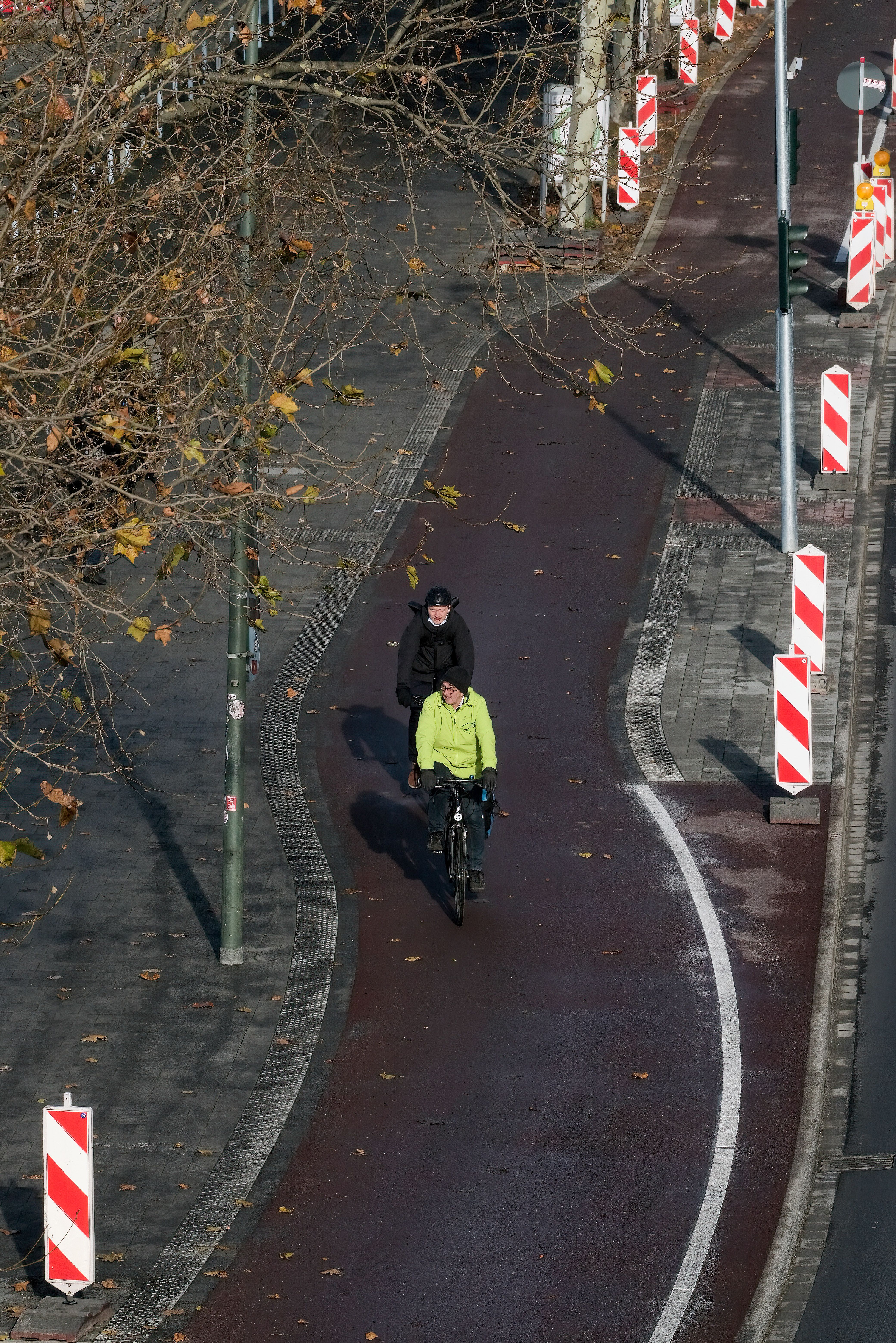 Blick auf den neuen Radweg am Joseph-Beuys-Ufer © Landeshauptstadt Düsseldorf, Michael Gstettenbauer