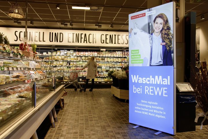WaschMal und REWE testen automatisiertes Abgabe- und Abholschranksystem in Düsseldorf-Rath / Foto: Service WaschMal © REWE