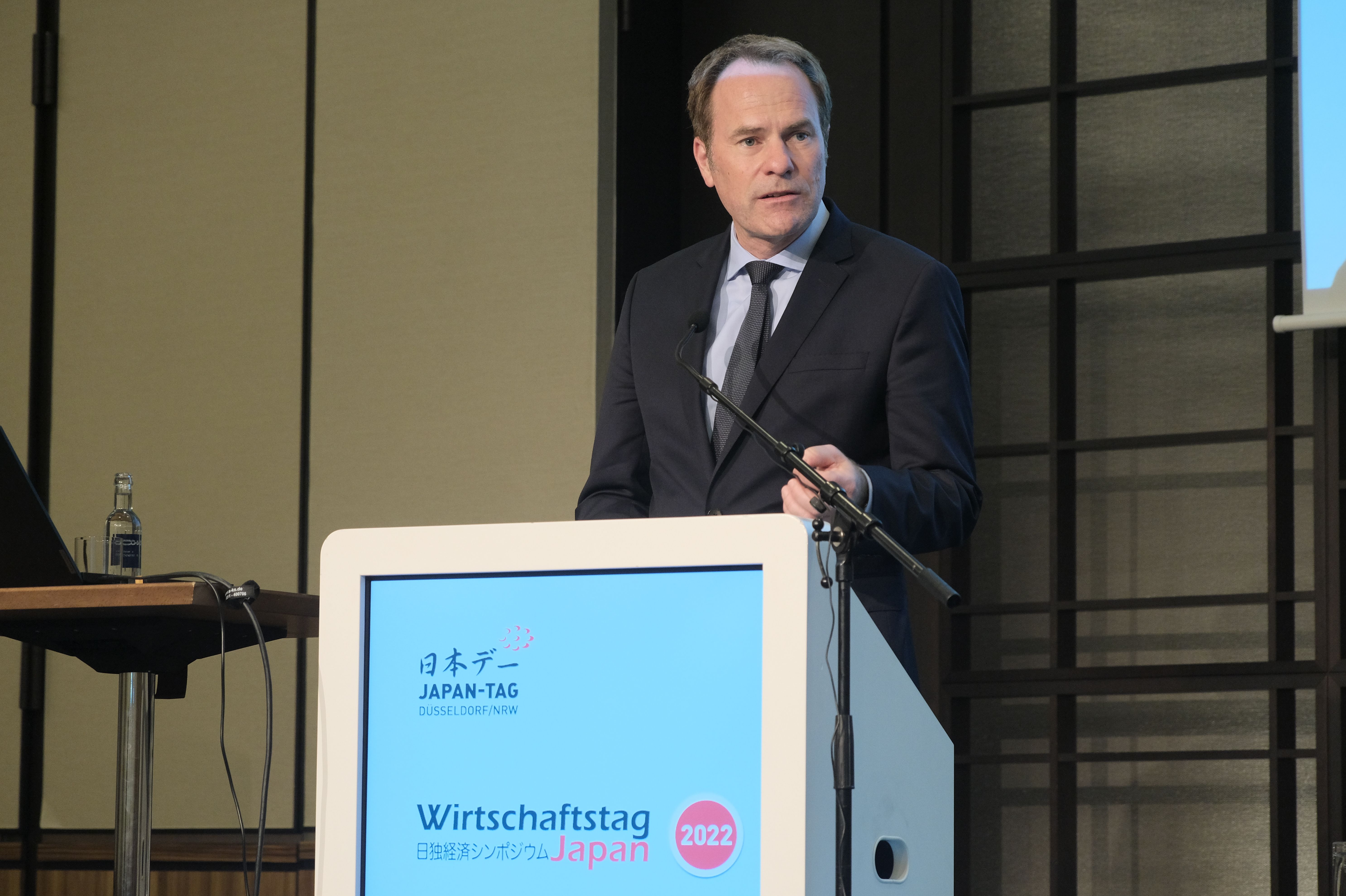 Oberbürgermeister Dr. Stephan Keller sprach beim Wirtschaftstag Japan ein Grußwort © Landeshauptstadt Düsseldorf/Michael Gstettenbauer 