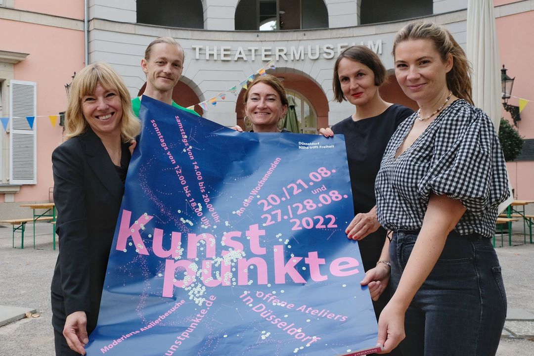 Miriam Koch (M.), Beigeordnete für Kultur und Integration, stellte mit Kulturamtsleiterin Angélique Tracik, Künstler Pascal Sender, Künstlerin Anke Lohrer und Julia Köhler (v.l.), Koordinatorin Kunstpunkte, das Programm der Kunstpunkte 2022 vor