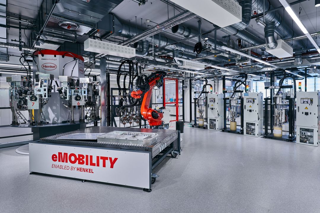 Henkels Battery Engineering Center ist als maßgeschneiderter Innovations-Hub für die Batterietechnologie von Elektrofahrzeugen konzipiert und ausgestattet / Foto: Henkel