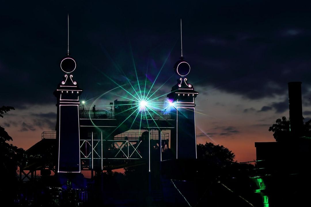 TOP 20 beim ExtraSchicht-Fotowettbewerb 2025: Dieses Bild von Klaus von Jackelmann zeigt das Schiffshebewerk Henrichenburg in besonderem Licht. Jetzt online abstimmen! / Foto: Klaus von Jackelmann