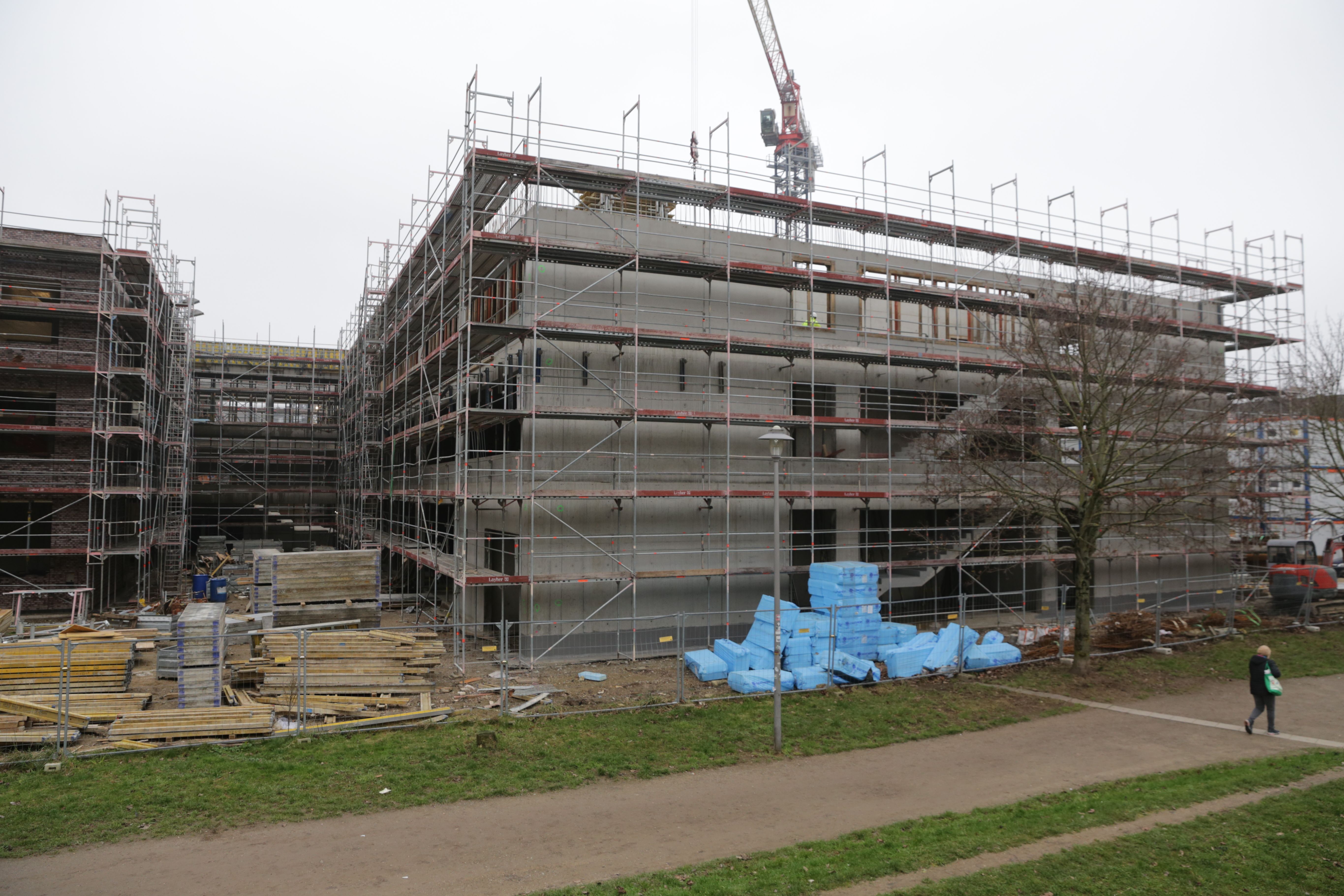 Der Schulneubau des Wim-Wenders-Gymnasiums umfasst 12.235 Quadratmeter, die neue Dreifachsporthalle ist mit einer Bruttogeschoßfläche von 3.914 Quadratmetern geplant © Landeshauptstadt Düsseldorf/Ingo Lammert 