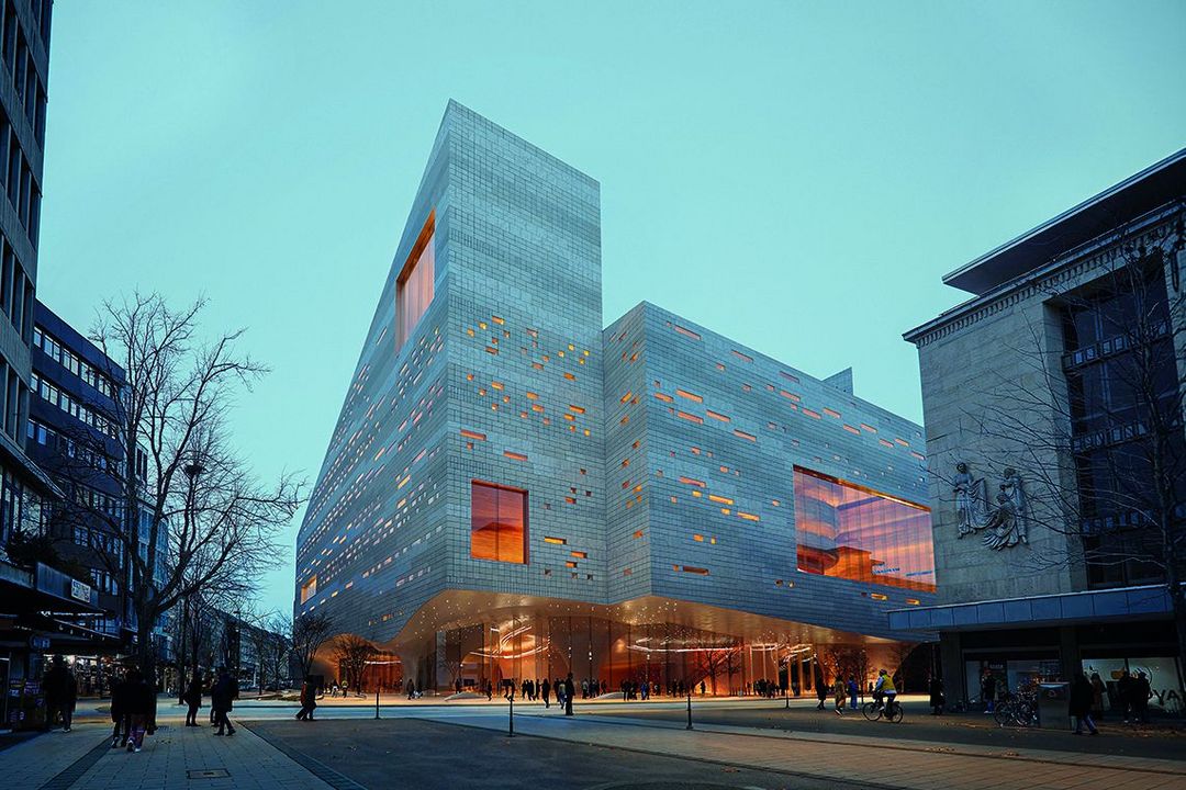 Außenvisualisierung des Siegerentwurfs von Snøhetta am Wehrhahn: So könnte das neue Opernhaus in die Schadowstraße eingebunden werden. Foto: Snøhetta Oslo AS