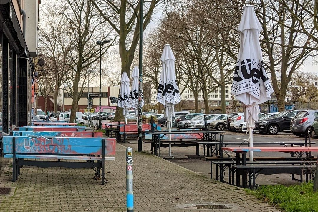Parkplatz-Terrassen dürfen weiterhin genutzt werden / Foto: Fischtenstraße, Alexandra Scholz Marcovich