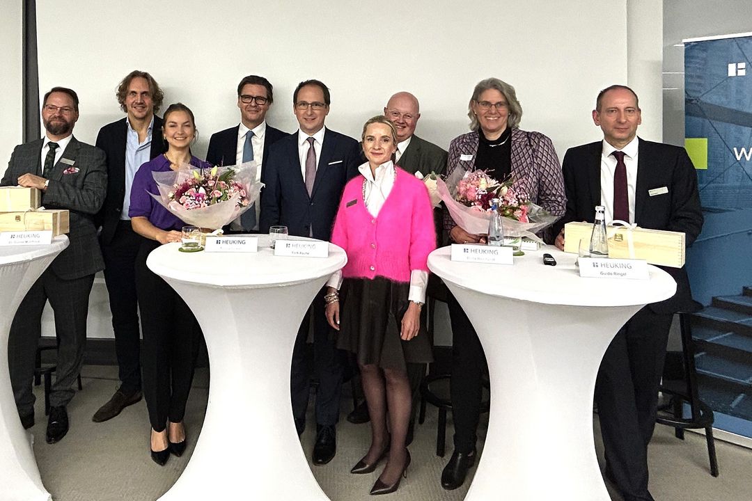 Beim Diskussionsabend der Bethmann Bank und der Kanzlei Heuking in Düsseldorf (von links): Gordon Gifaldi, Thomas Ebenfeld, Sophie Hinkel, Gunter Mühlhaus, Patric Wilhelm, Brit Eilitz, York Asche, Britta Reinhardt und Guido Ringel. / Foto: Bethmann Bank