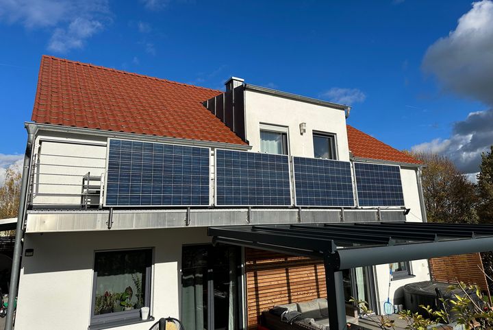 Für naturstrom-Kund:innen gibt es zehn Prozent Rabatt auf die refurbished Balkonkraftwerke /Foto: Panelretter 