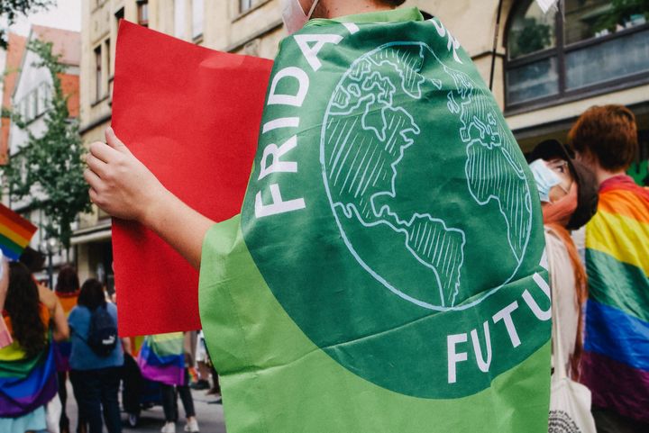 Globaler Klimastreik am Freitag, den 03.03. Auch in Düsseldorf demonstrieren Aktivist*innen von Fridays for Future für Klimagerechtigkeit / Foto © Christian Lue, unsplash