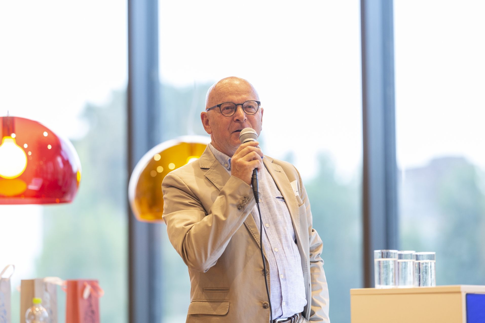 Dr. Raymund Heiliger referiert über Wirtschaft im Wandel / Foto @ Dominic Heidl