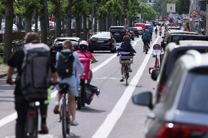 Gute Nachricht für Radfahrende: Der Radfahrstreifen auf der Luegallee bleibt während der gesamten Dauer der Rheinkirmes bestehen © Landeshauptstadt Düsseldorf, David Young 