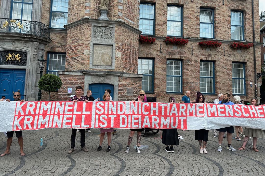 fiftyfifty- Protestaktion vor dem Rathaus / Foto: Hubert Ostendorf