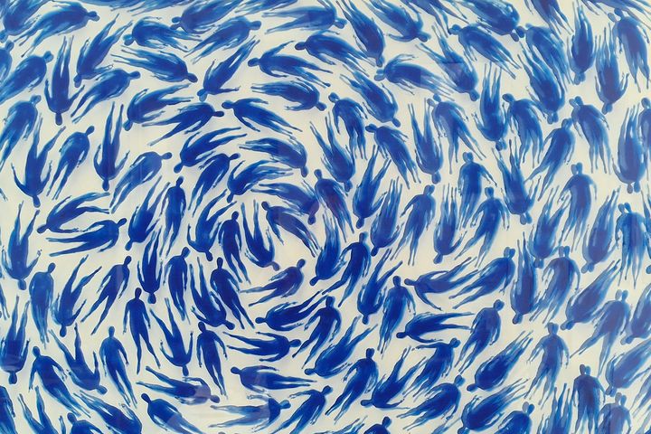Stefan Pietryga, „passage“: Jede Figur ist individuell gemalt, ist in Bewegung, einem Schrittmotiv und einer leichten Drehung im Raum festgehalten.  / Foto: Galerie Bengelsträter