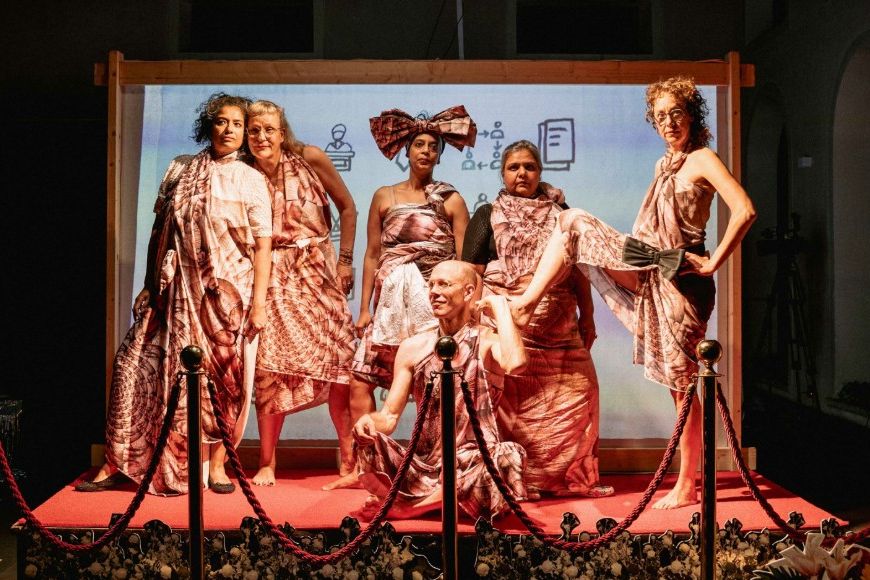 Bühne & Performance Düsseldorf März 2026 WAIT TO BE SEATED – She She Pop & Sandbox Collective FFT Düsseldorf März 2026