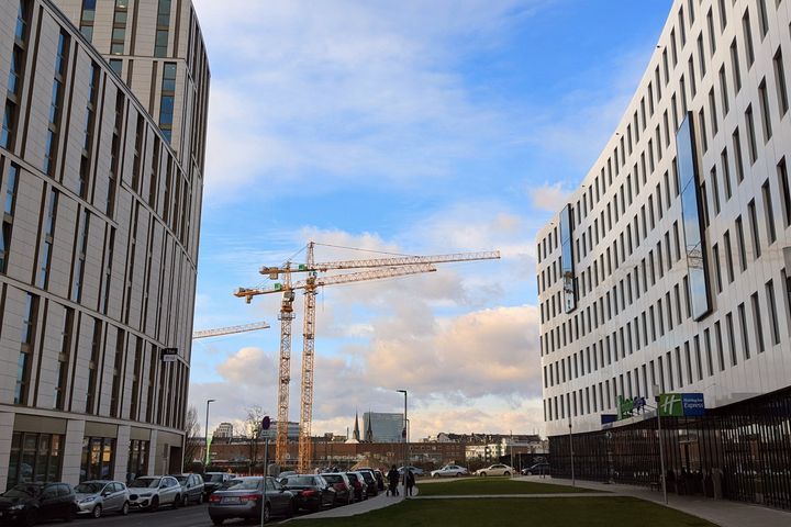 Auch klimagerechtes Wohnen muss bezahlbar bleiben / Foto Moskauerstraße, Düsseldorf © Alexandra Scholz Marcovich