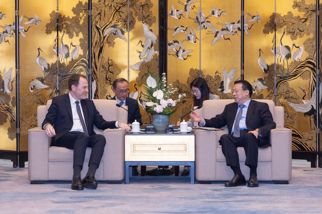 Oberbürgermeister Dr. Stephan Keller (l.) mit Shanghais Bürgermeister Gong Zheng © Landeshauptstadt Düsseldorf 