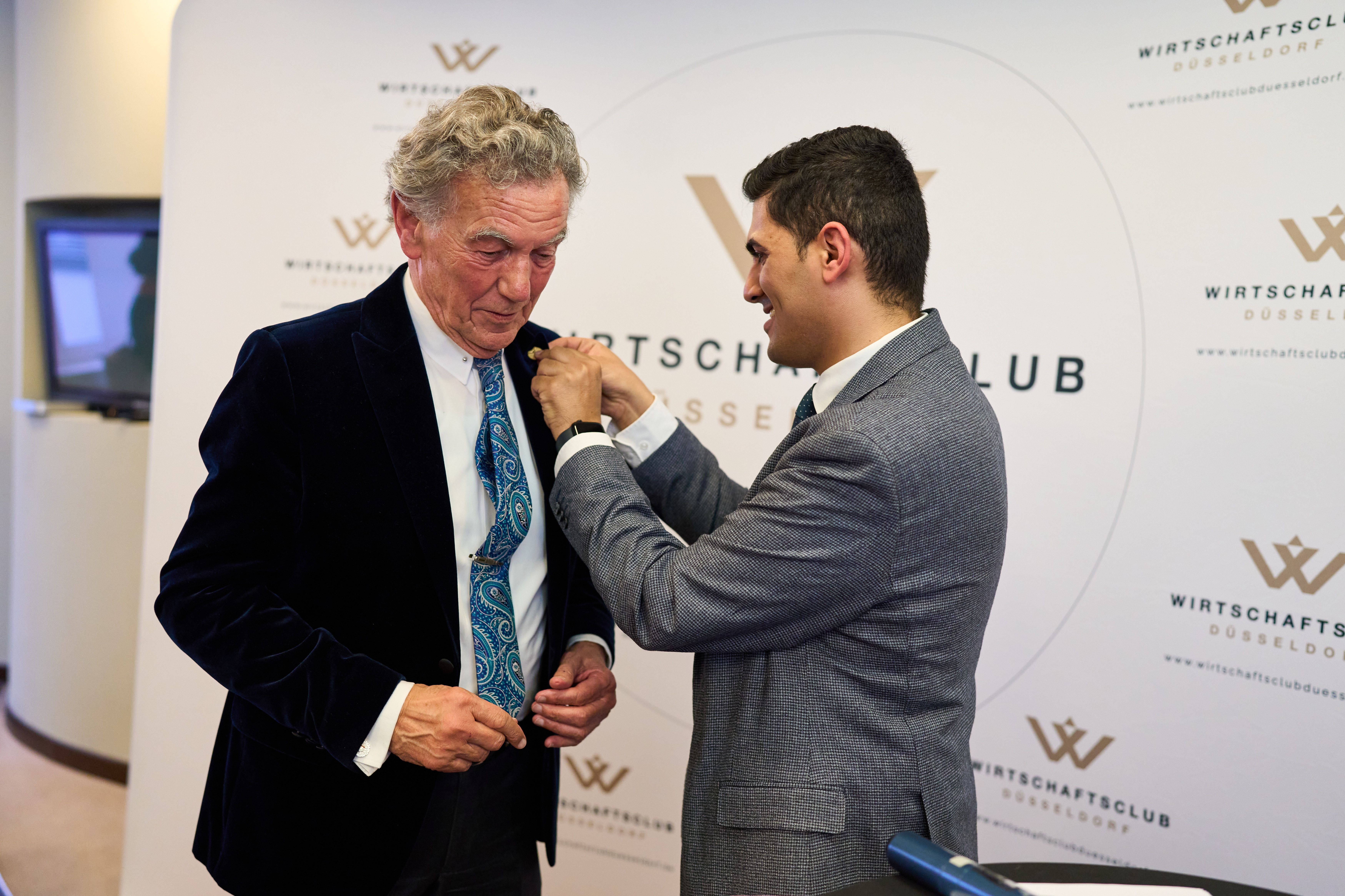 Hicham El Founti bei der Übergabe der Goldenen Ratschlägers /Foto: Wirtschaftsjunioren Düsseldorf