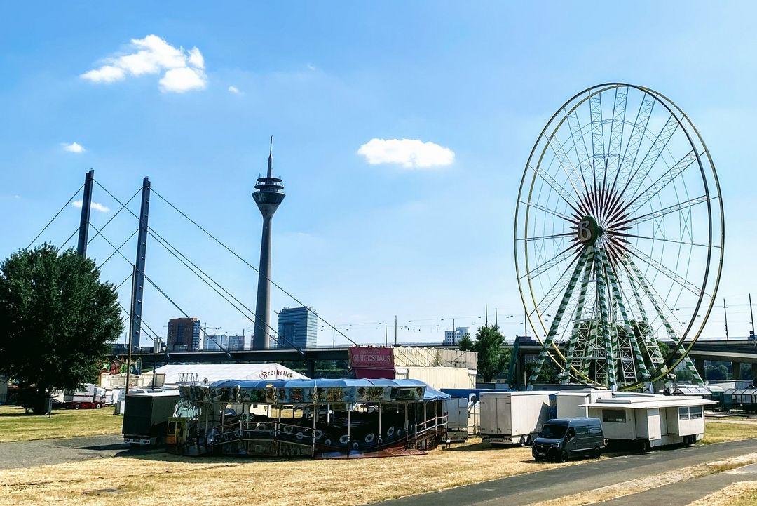 Die Rheinkirmes findet dieses Jahr von Freitag, den 14. Juli bis Sonntag, den 23. Juli auf den Rheinwiesen statt  / Foto © Iman Uysal