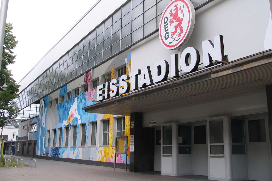 In den Osterferien bietet das Eisstadion an der Brehmstraße zusätzliche Eislaufzeiten an © Landeshauptstadt Düsseldorf 
