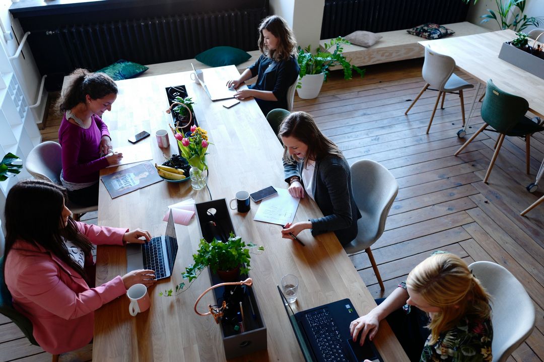 In Düsseldorf verdienen Frauen 16 Prozent weniger als Männer /Foto © unsplash CoWomen, Berlin, Germany