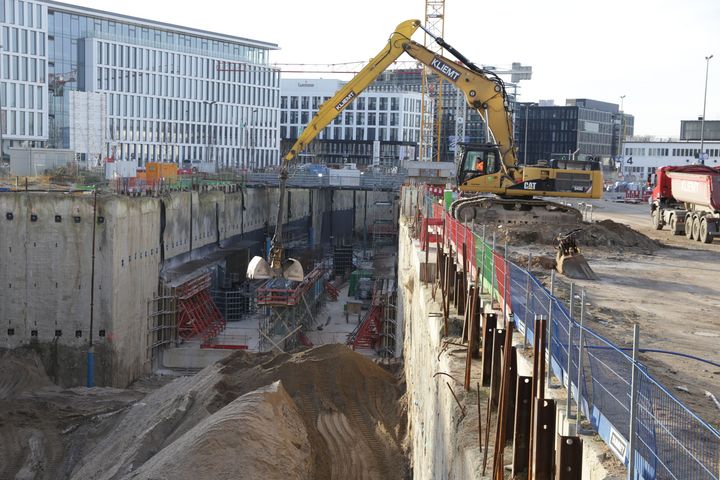 Die Bauarbeiten für den 1. Bauabschnitt der Stadtbahnlinie U81, der Verbindung zwischen Flughafen-Terminal und Freiligrathplatz, - hier ein Archivbild - laufen auf Hochtouren 