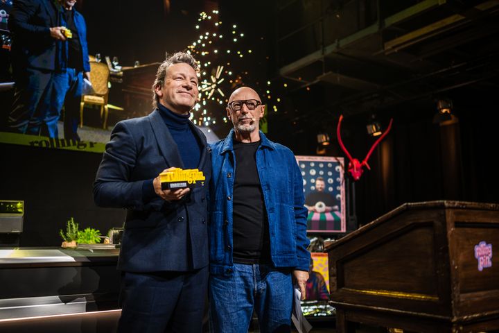 Jamie Oliver steht neben Rolling-Pin-CEO Jürgen Pichler auf der Bühne der Rolling Pin Convention 2026 in Düsseldorf.