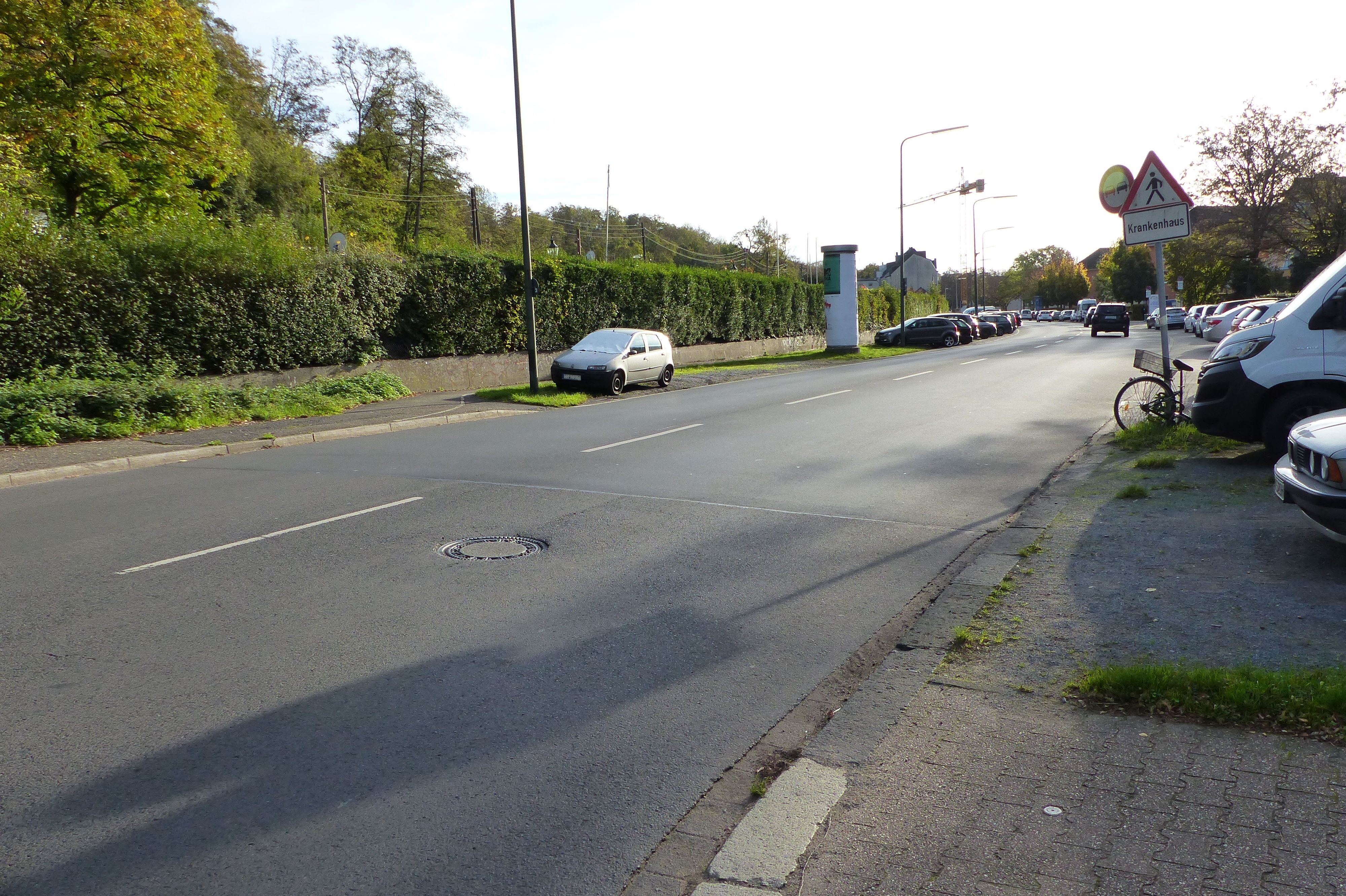 Die Planung sieht die Markierung von Schutzstreifen auf dem kompletten Abschnitt zwischen Sulzbach- und Dreherstraße vor © Landeshauptstadt Düsseldorf, Amt für Verkehrsmanagement 