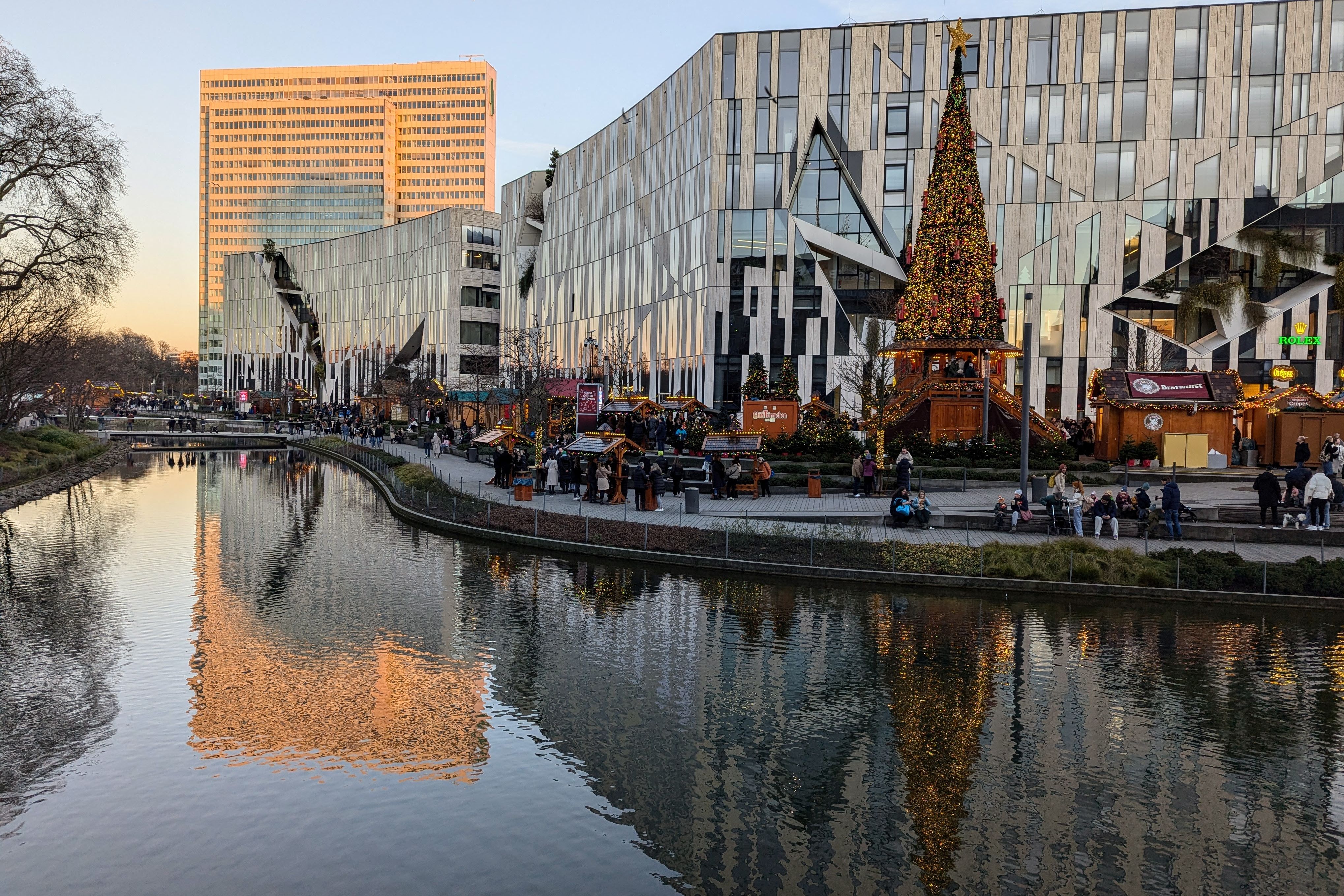 Düsseldorfer Weihnahchtsmarkt 2024, Kö Bogen, Düsseldorf / Foto: NDOZ