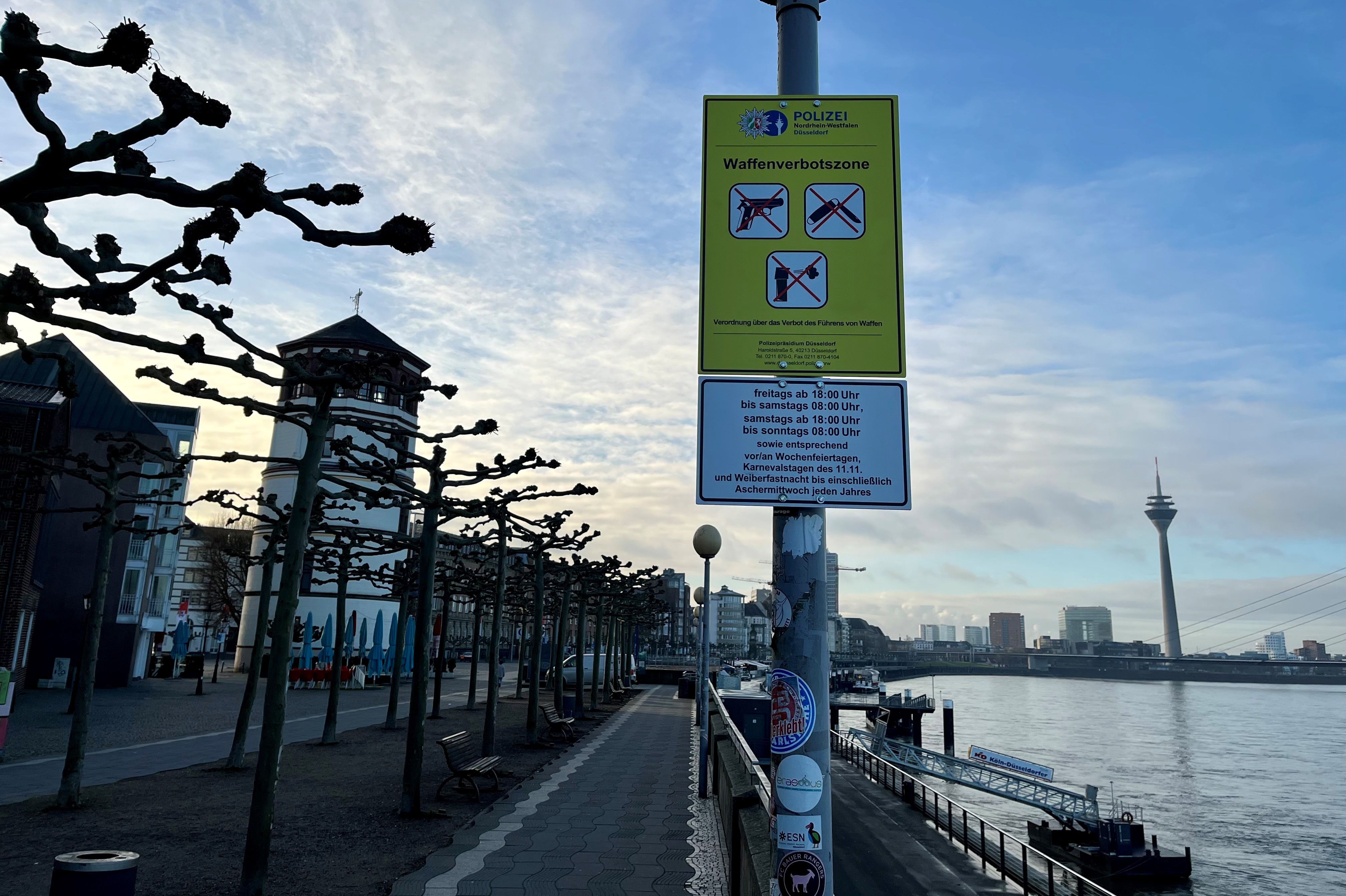 Seit Dezember gilt ein vom Land NRW eingeführtes Waffenverbot in der Altstadt © Foto: Polizei Düsseldorf 