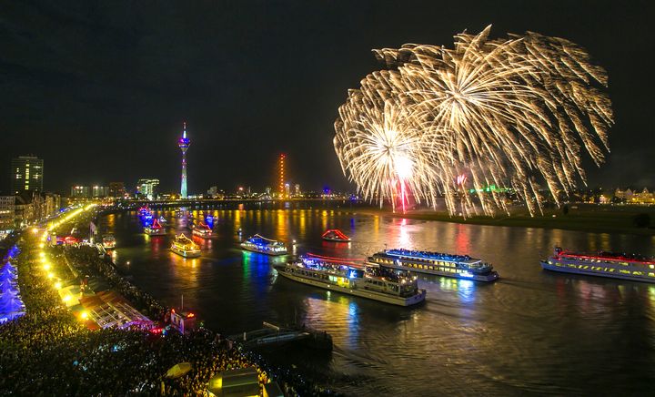 Das japanische Feuerwerk über dem Rhein / Foto © Düsseldorf Tourismus