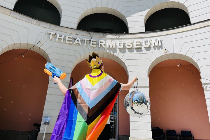 Das Düsseldorfer Theatermuseum lädt am 17. Juli zum Einstimmen auf den Pink Monday auf der Rheinkirmes ein © Landeshauptstadt Düsseldorf 