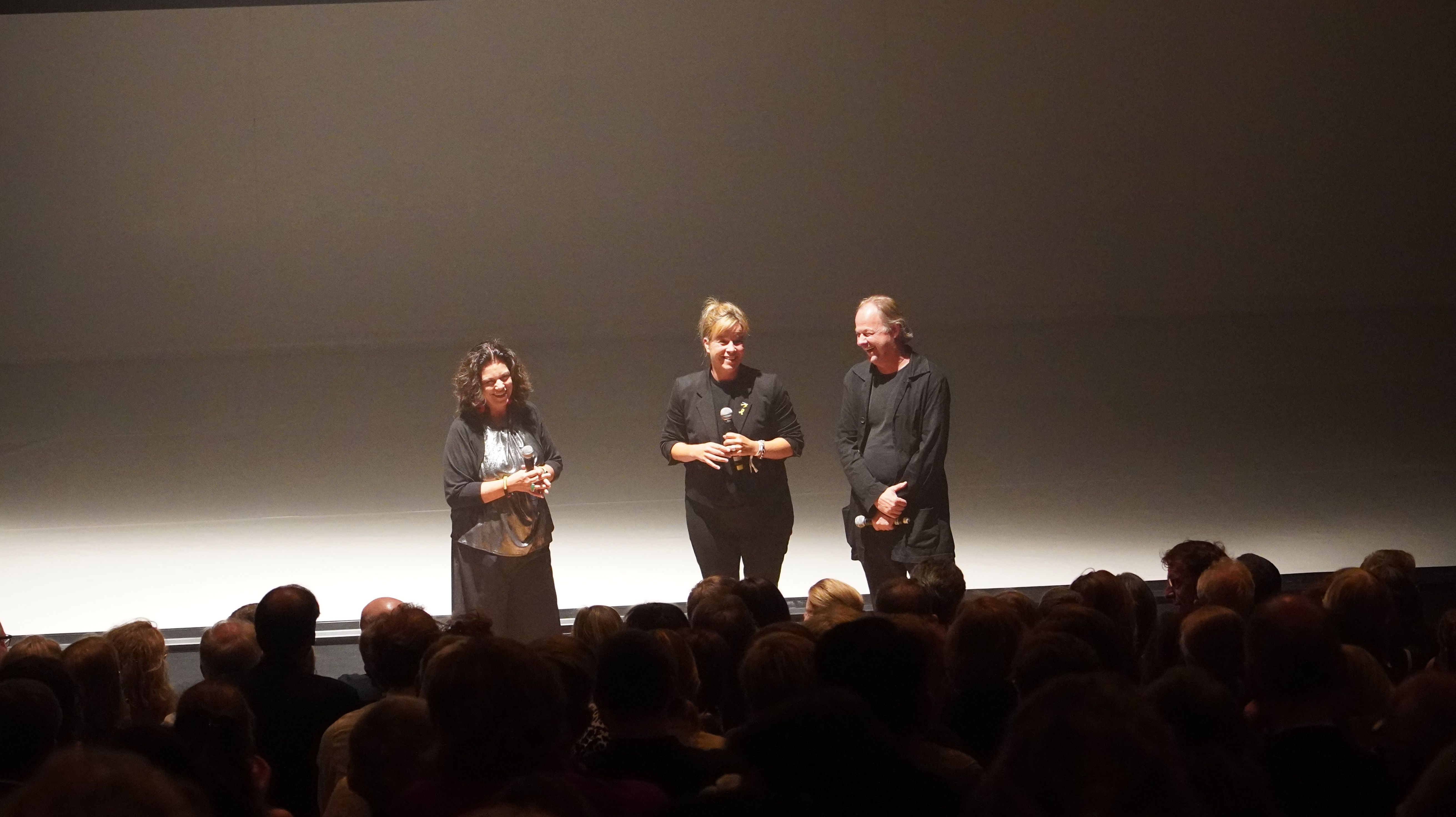 Christiane Oxenfort, Mona Neubauer, stellvertretende Ministerpräsidentin von NRW und Andreas Dahmen, Düsseldorf Festival / Foto: Stefan Scholz, NDOZ