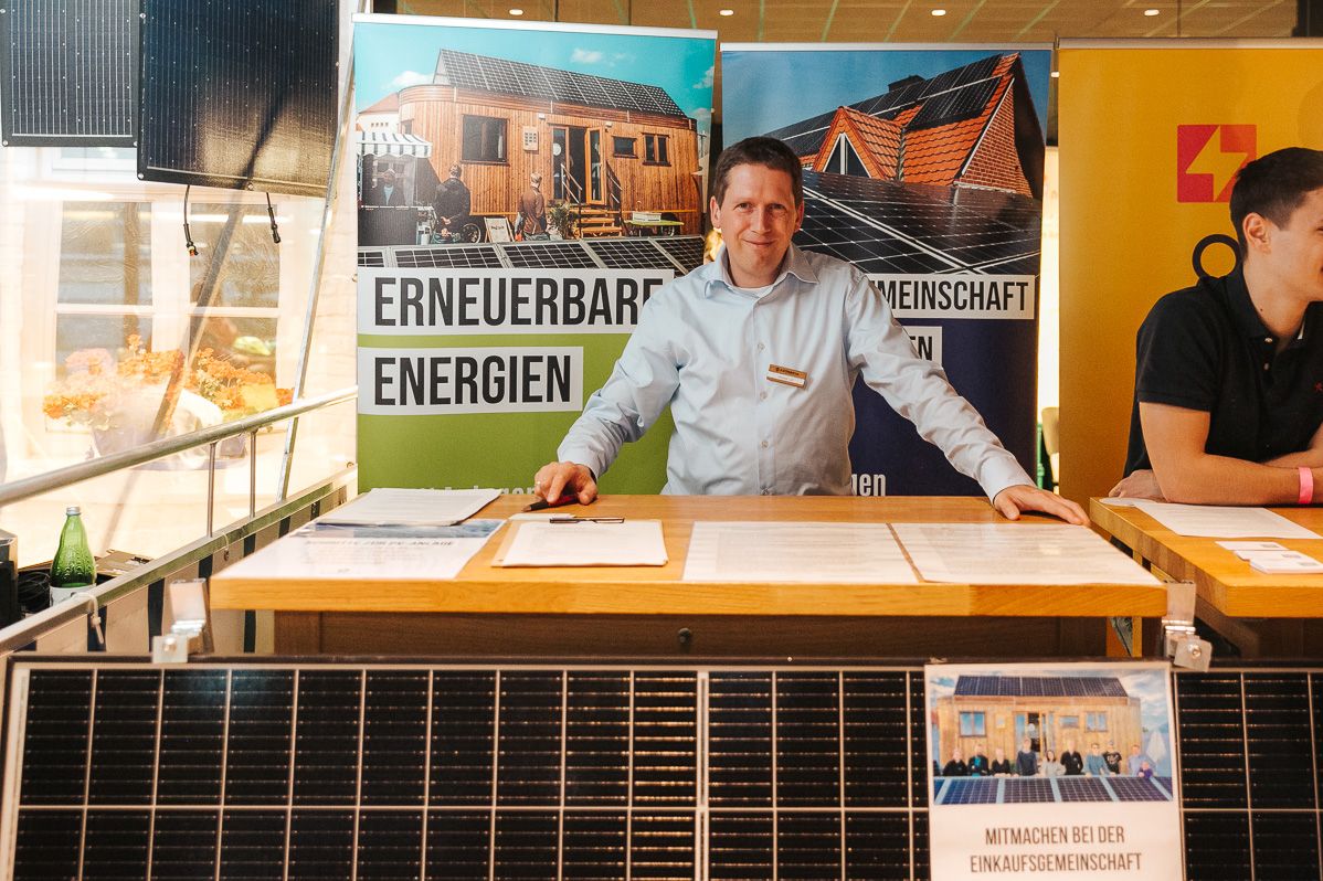 Michael Lülf am Energiewendestand © Autarkia