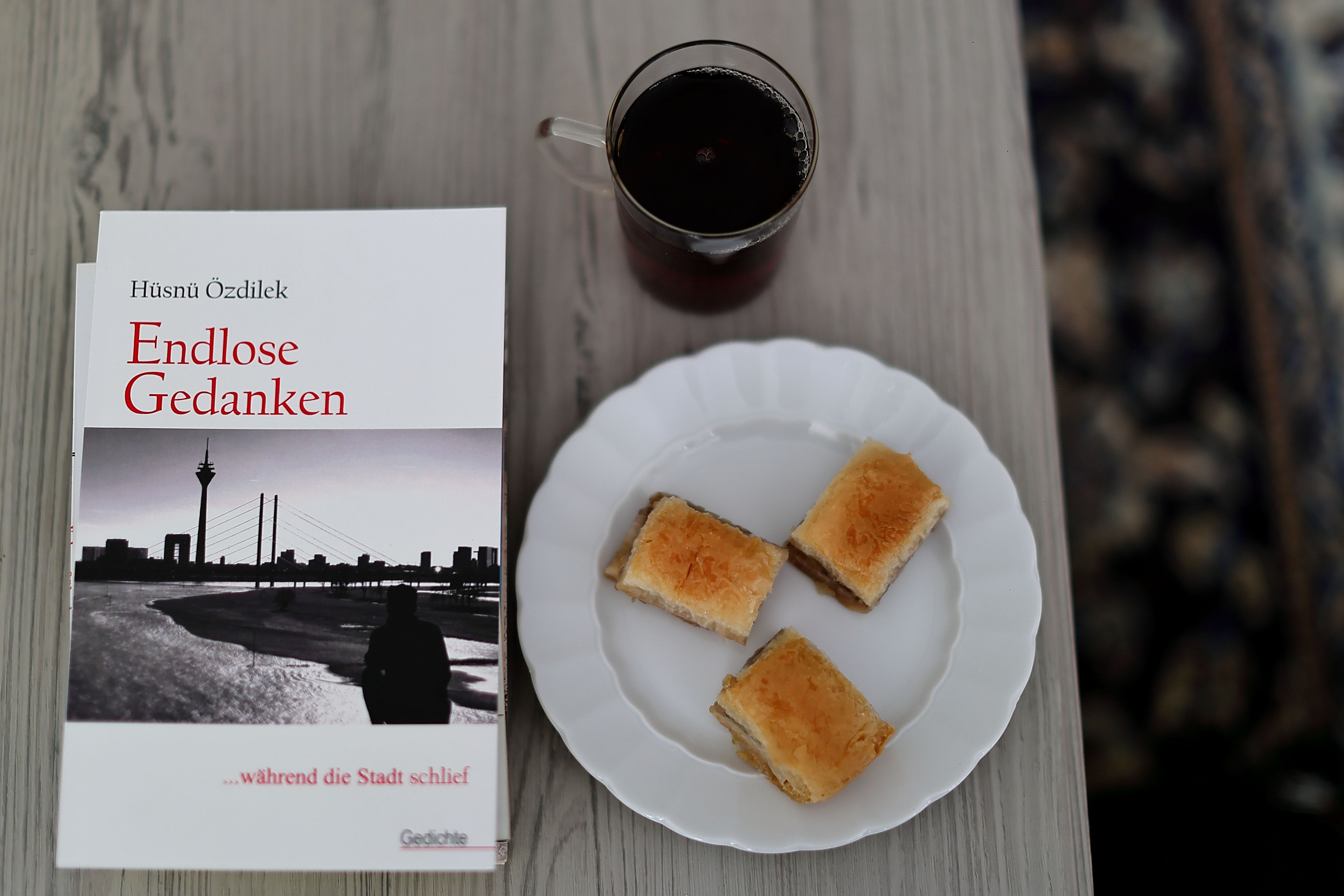 Endlose Gedanken, während die Stadt schlief – Hüsnü Özdilek / Foto: Klaus von Jackelmann