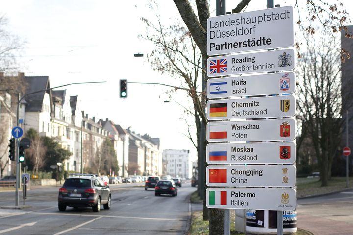 Moskau-Schilder werden abgehangen / Archiv Foto 2017, Düsseldorfer Straße in Höhe Hausnummer 211 © Landeshauptstadt Düsseldorf, Ingo Lammert