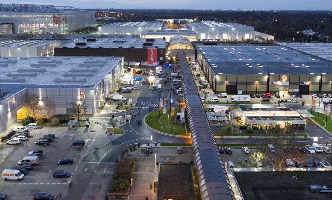 Die Messe Düsseldorf bietet optimale Bedingungen zur Austragung einer Europameisterschaft der Berufe. Blick auf das Düsseldorfer Messegelände vom Verwaltungshochhaus / Foto @Messe Düsseldorf, Constanze Tillmann