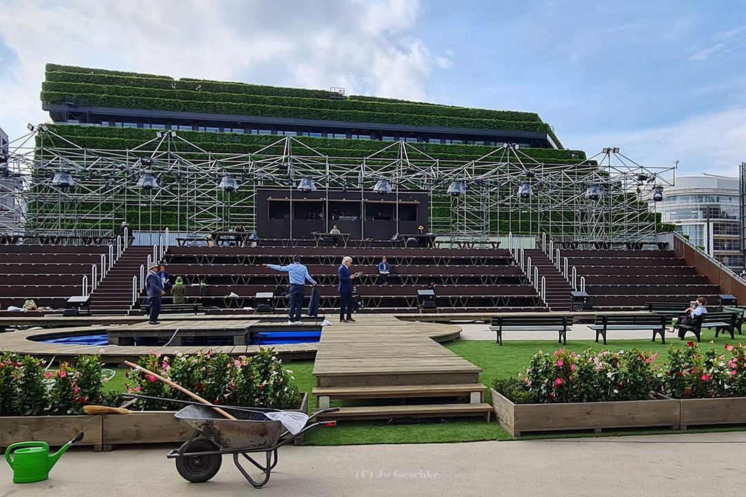 Probe vor dem Schauspielhaus 