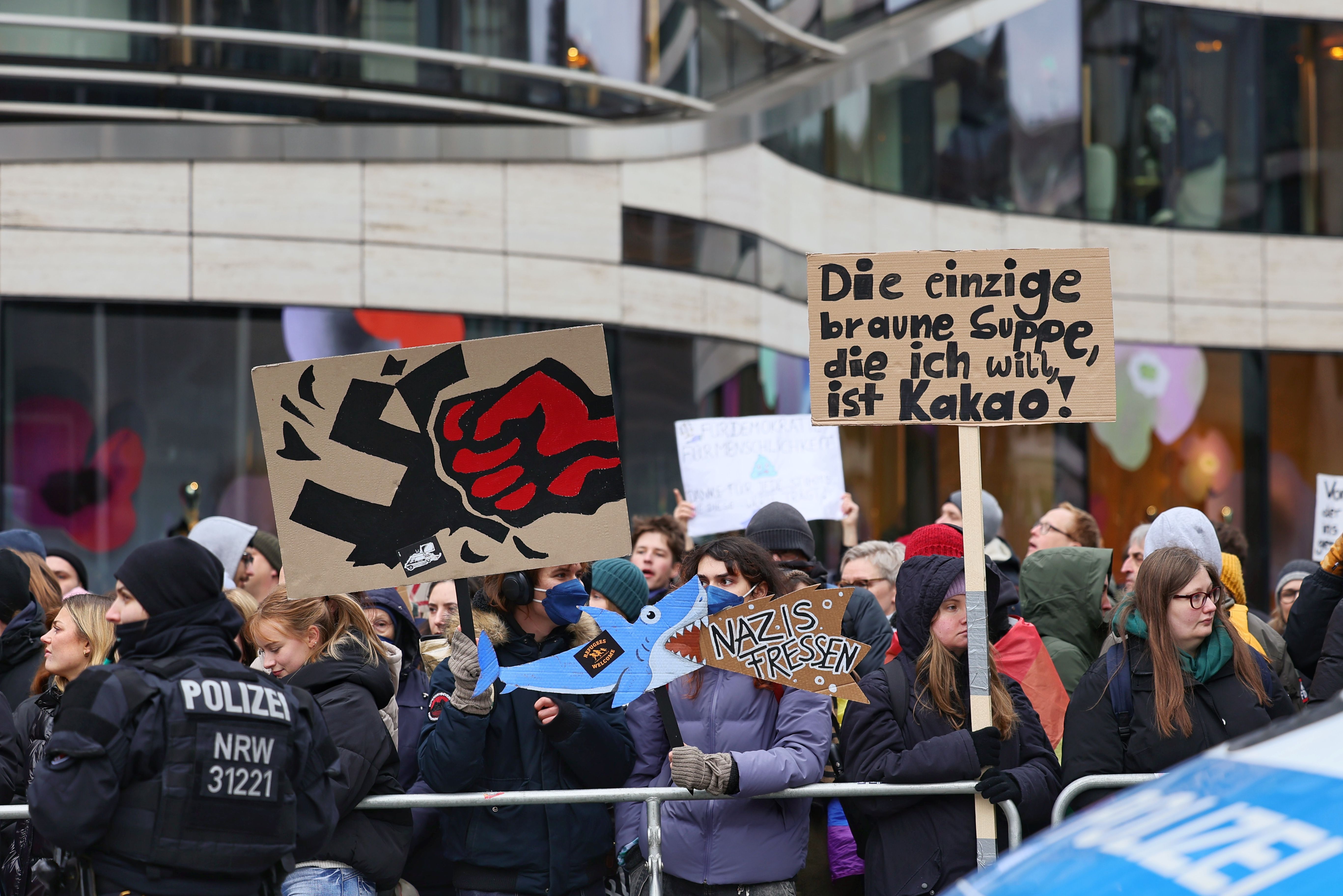 Impressionen von der Demo gegen AFD am 15.02.2025 in Düsseldorf / Foto: Klaus von Jackelmann